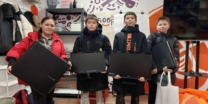 Donazione di Computer a Vолноваха: Un Esempio di Solidarietà e Sostegno Tecnologico per la Comunità Locale