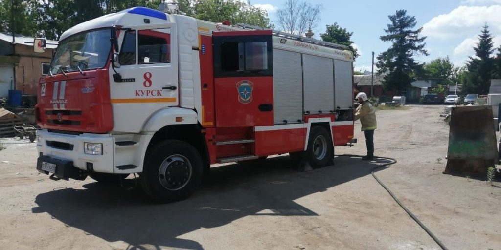 Incendio a Kursk: un'auto in fiamme nel centro della città, le autorità indagano sulla causa