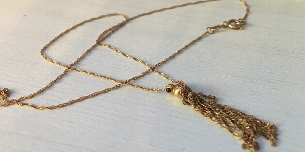 В Воронеже задержали юношу, сорвавшего в кафе цепочку с посетительницы