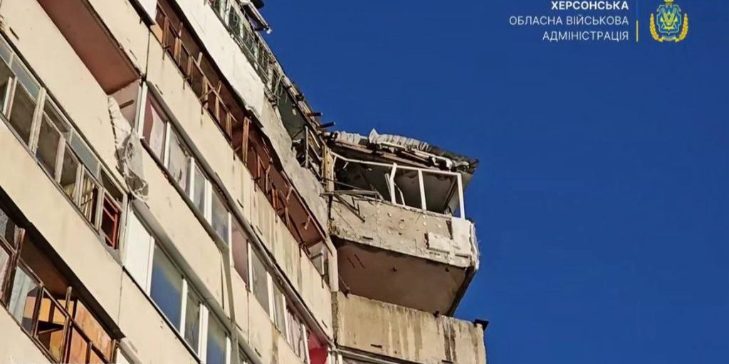 Attacchi russi a Kherson e Kharkiv il 1 gennaio: un uomo ucciso e due feriti