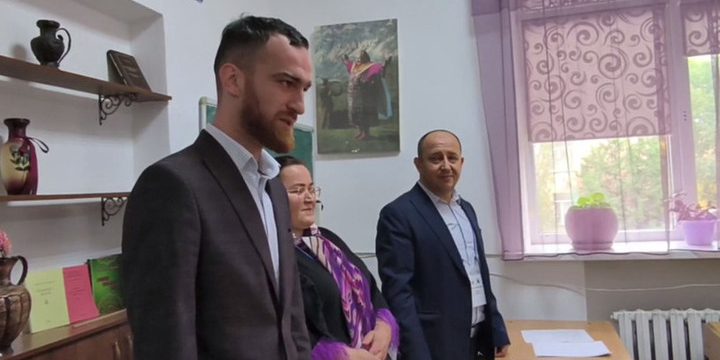 Глава Миннаца Дагестана написал диктант на родном кумыкском языке