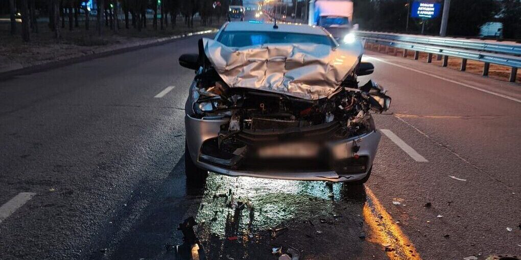 В Волгограде водитель «Лады» врезался в ГАЗ