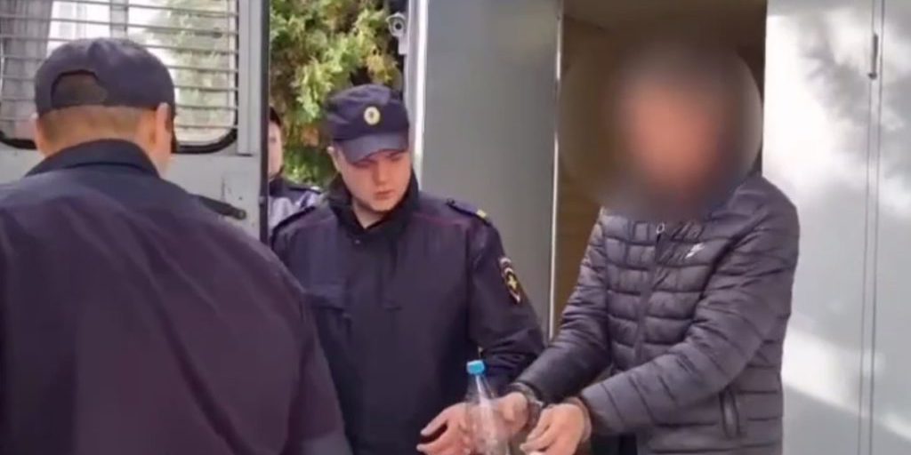 В Курске полиция задержала подозреваемого в угоне автомобиля с применением насилия