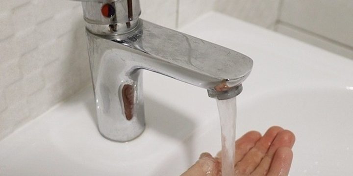 Intervento della Procuratura per ripristinare l'acqua potabile in un edificio residenziale a Kirsanov