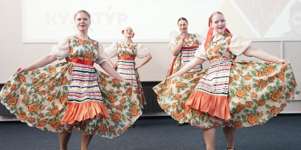 Festa delle Culture Nazionali all'Università di Deržavin: Un Viaggio Intorno al Mondo per Celebrare la Diversità