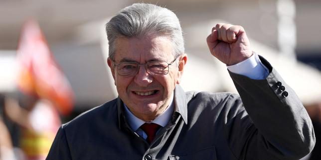 Il Mouvementismo: Una Strategia di Cambiamento Sociale al di Fuori dei Partiti Politici Tradizionali