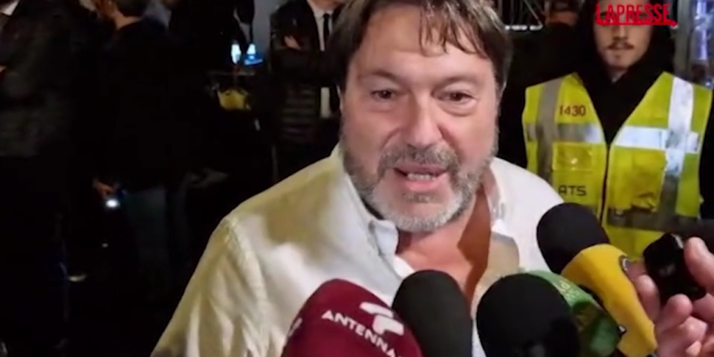 Manifestazione in solidarietà di Ranucci, il giornalista: “Grazie per la vicinanza, libertà di stampa va riempita di contenuti”