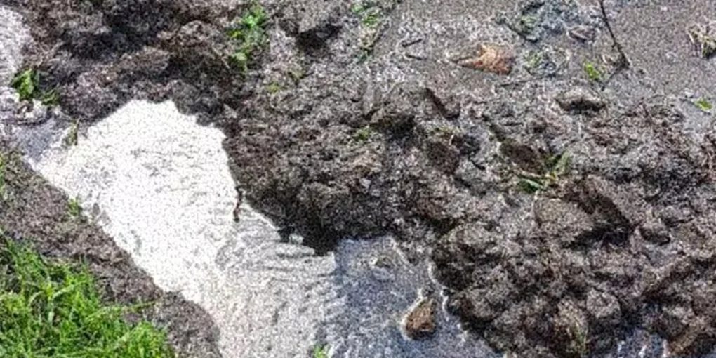 "Rostov-on-Don: la Ростовская улица trasformata in un pantano a causa di tubi installati in modo errato"