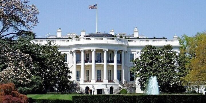 Delegazione Ucraina al White House con Mappe della Russia: Tensioni e Strategie in Gioco