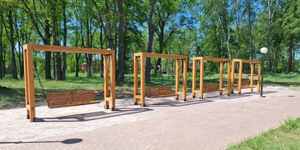 Жителей Дзержинского района обрадовали "Дубками"