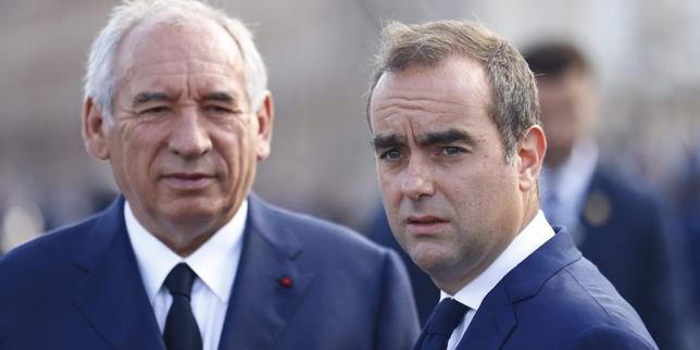 "Passaggio di consegne: Sébastien Lecornu diventa il nuovo primo ministro francese al posto di François Bayrou"
