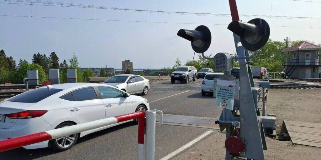 Железнодорожники провели ремонт 18 переездов в Карелии