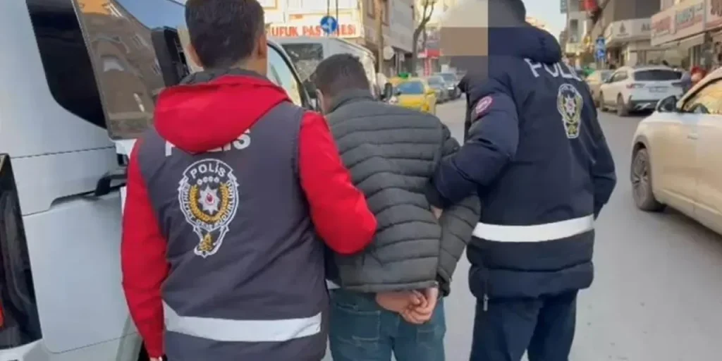 Arrestato a Bağcilar, Istanbul: 93 reati e 90 anni di reclusione