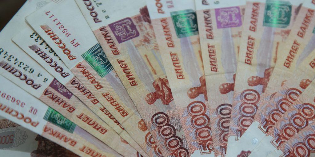 Стало известно, с кого из россиян начнут взыскивать долги без суда с 1 ноября