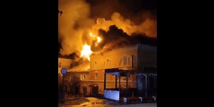 Incendio devastante a Murov: il ristorante Ermak distrutto dalle fiamme, possibili ripercussioni sulla comunità locale