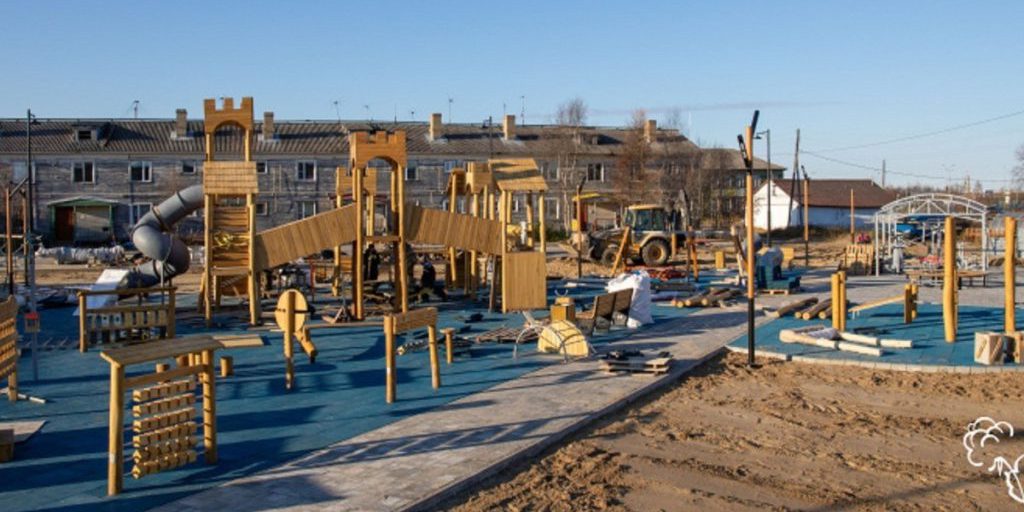 На Калмыкова в Нарьян-Маре бетонируют основание детского городка