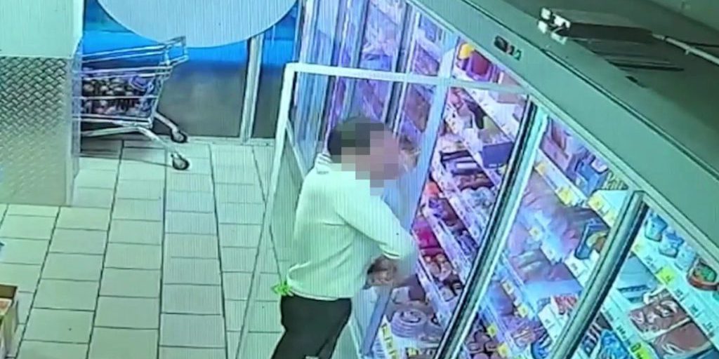 «Колбасный» воришка попался на камеру видеонаблюдения