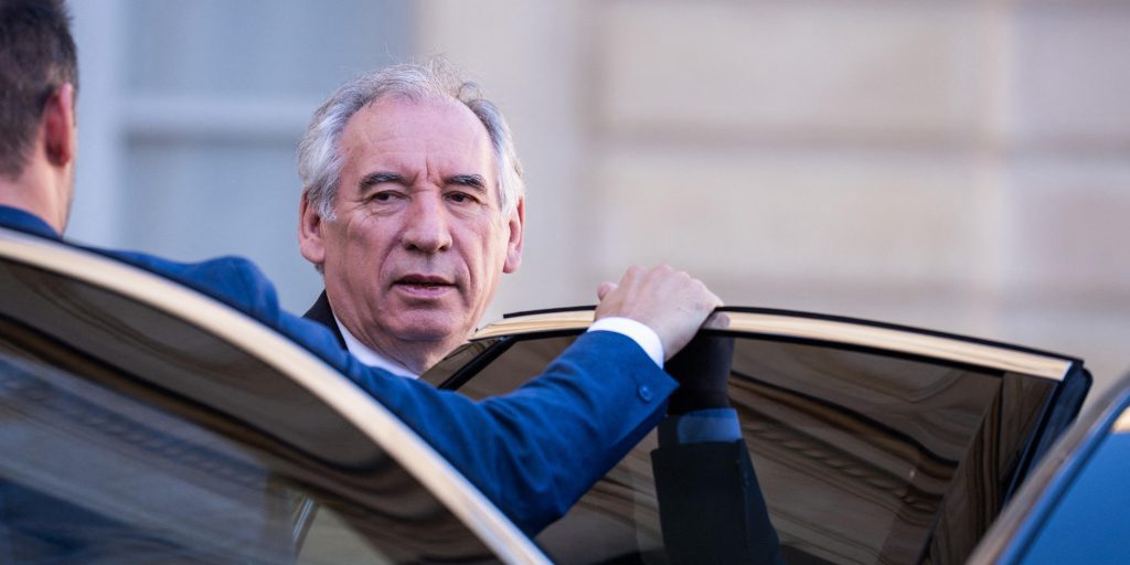 "François Bayrou: il futuro dell'unificatore del centro in Francia in bilico sul voto di fiducia"