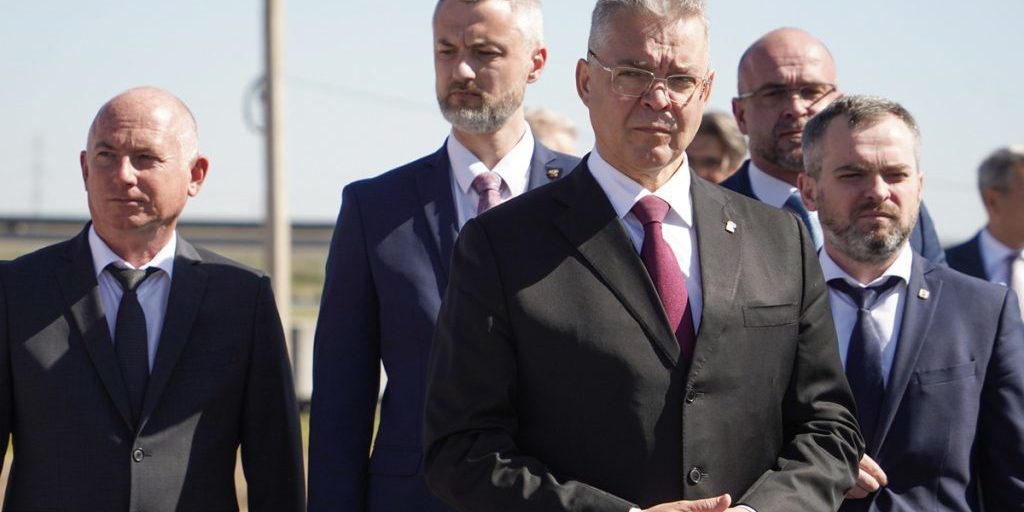 Губернатор Владимиров обсудил строительство комплекса азотных удобрений в Буденновском округе