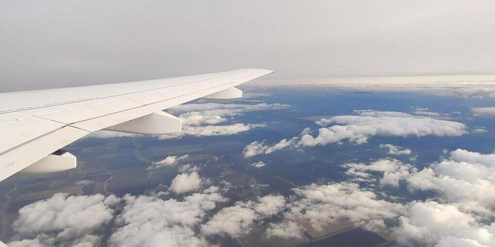 Ritardi aerei a Sochi: oltre 20 voli interessati, cause e conseguenze esaminate