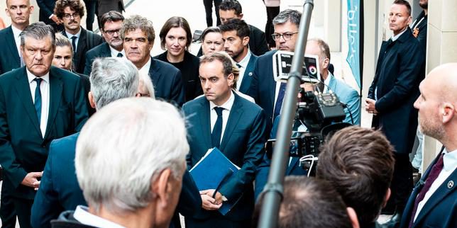 Ritiro della proposta di abolizione di due giorni festivi in Francia: il nuovo primo ministro Sébastien Lecornu cambia rotta sul bilancio 2026