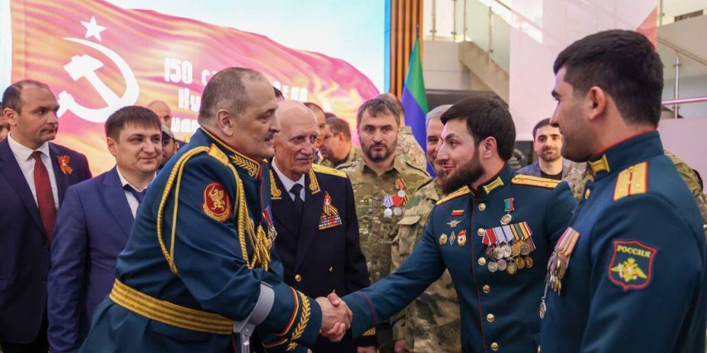 Меликов объявил о повышении единовременной выплаты контрактникам до 2 млн рублей