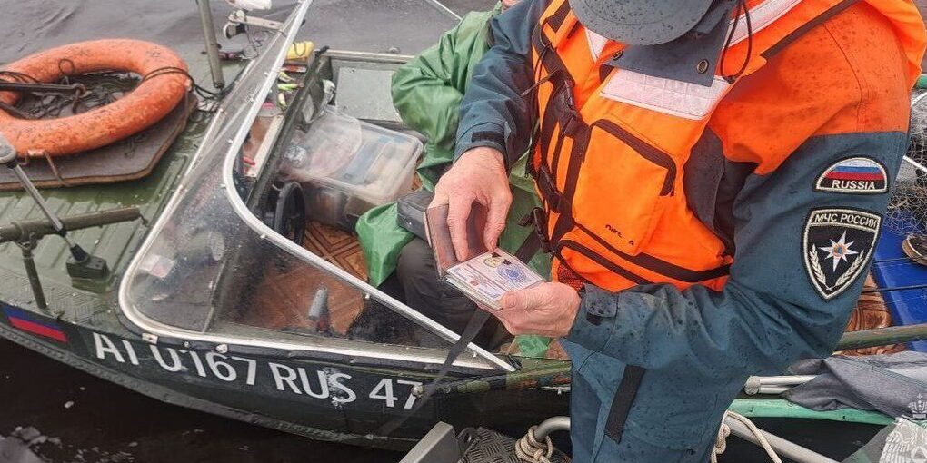 Спасатели патрулировали акватории Волхова и Тигоды