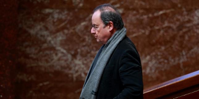 François Hollande: la minaccia di dissoluzione del Parlamento è priva di senso