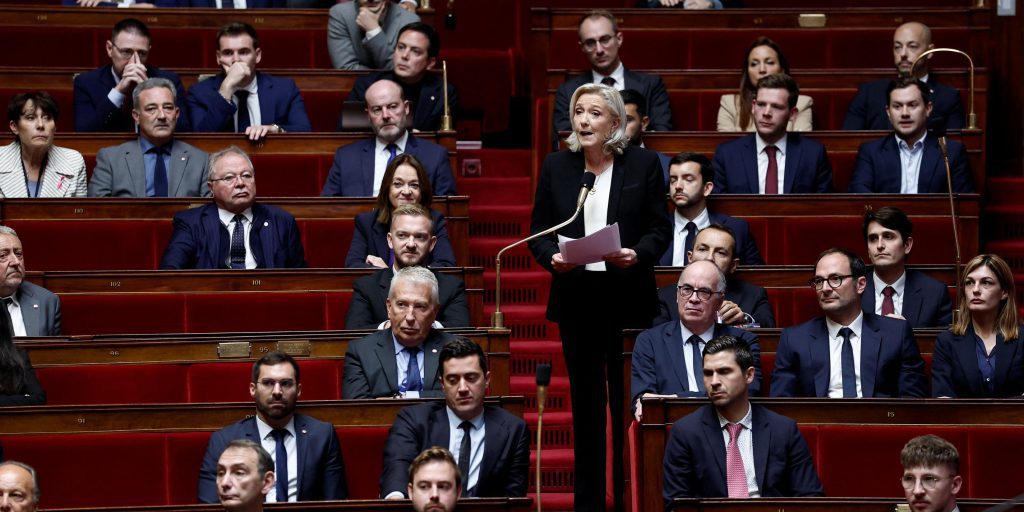 La Francia denuncia gli accordi del 1968 con l'Algeria: un atto simbolico con possibili ripercussioni diplomatiche