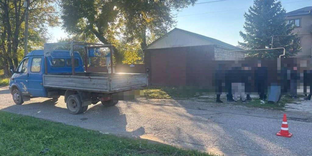 В Кисловодске парень погиб при падении из грузовика