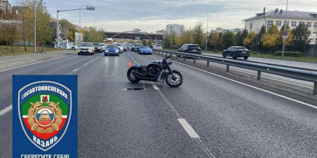 В Казани мотоциклист упал с байка и был госпитализирован с травмами
