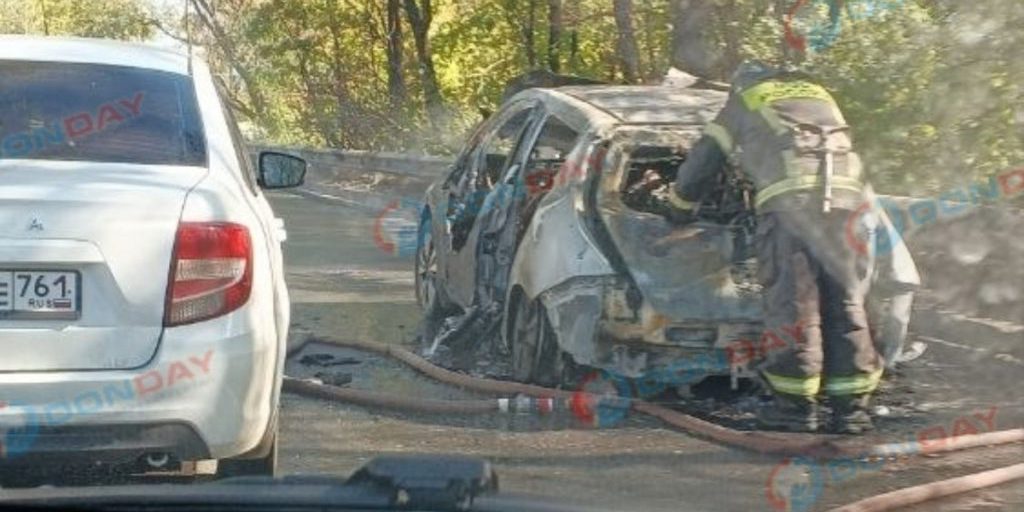 В Ростове на Змиевском проезде дотла сгорела машина