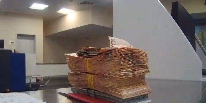 "Viaggiare con denaro: le regole da conoscere per evitare problemi legali"