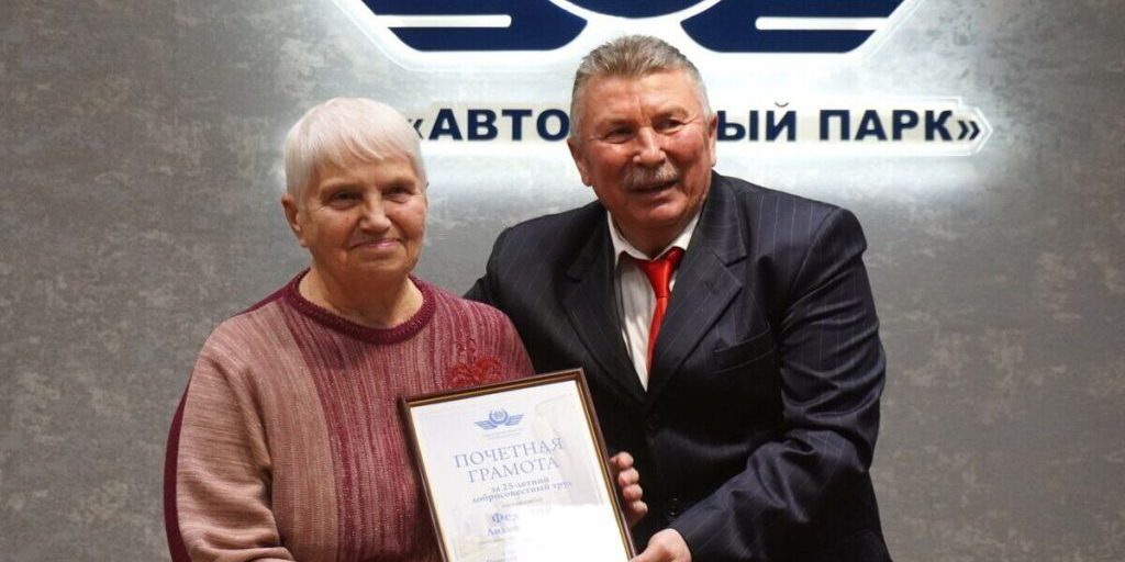 Работников новгородского пассажирского транспорта поздравили и вручили грамоты