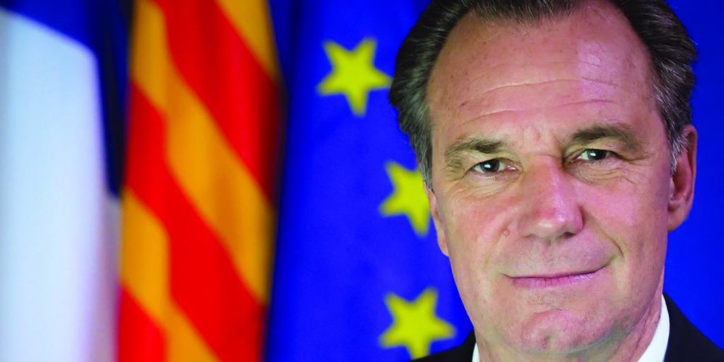 Drapeaux francesi contro drapeaux palestiniens: un gesto simbolico di unità nazionale in Francia