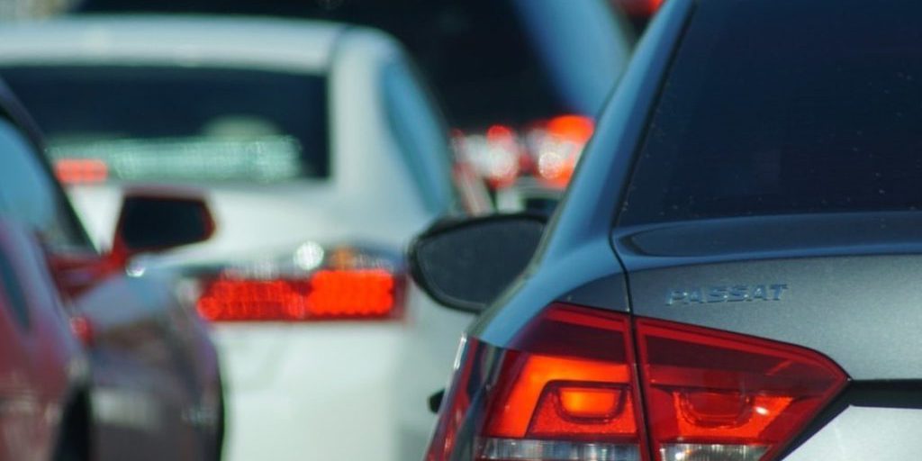 "Даже бывалые водители грешат этим": опытный механик назвал 3 привычки, которые убивают сцепление