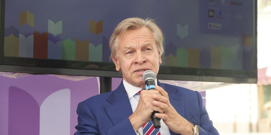 Accuse di ingerenza politica: il senatore Puskov valuta le critiche al diplomatico dell'UE in Georgia