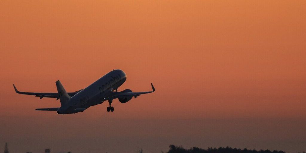 В аэропортах трех российских городов ввели ограничения на полеты