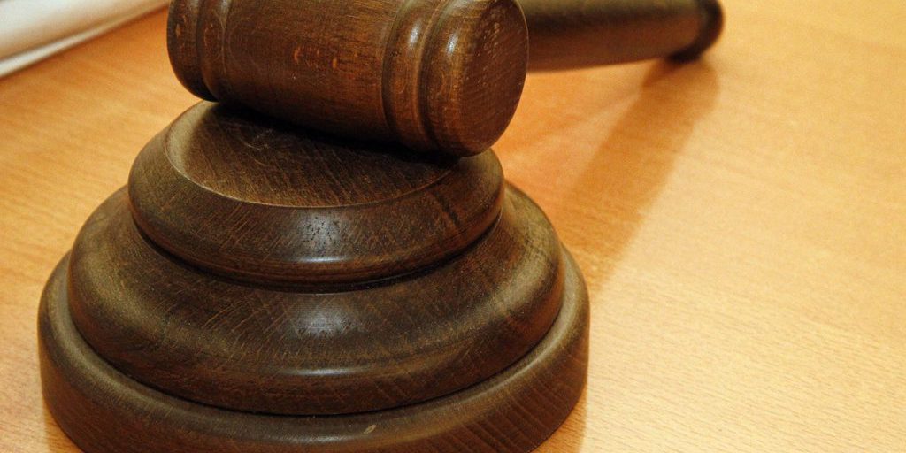 Donna Sopravvissuta a Caduta da Roccia Ottiene Divorzio dopo Sei Anni di Sofferenza