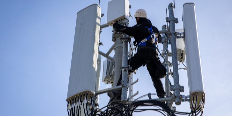 Interruzione di internet mobile a San Pietroburgo: 70.000 utenti colpiti