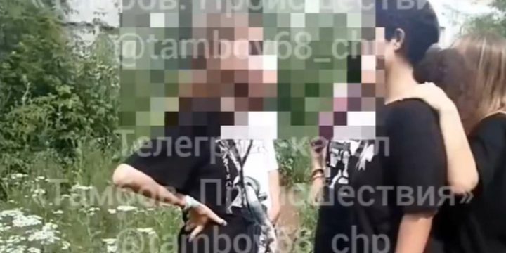 "Violenza tra adolescenti: le ragazze maltrattate e l'importanza dell'educazione al rispetto"