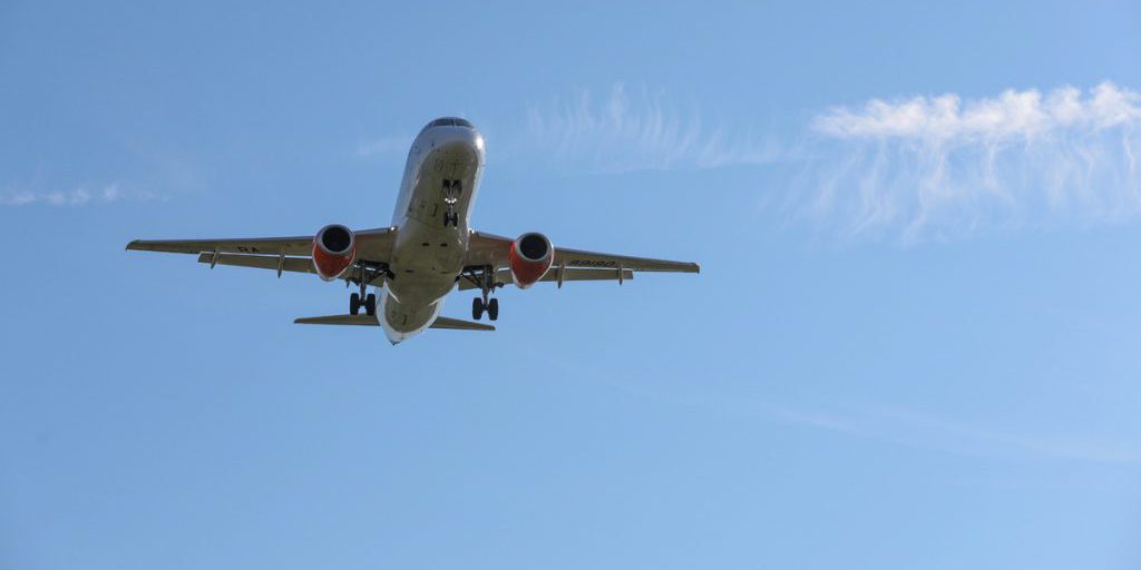 Divieto di volo temporaneo nell'aeroporto russo di Saratov: cause, conseguenze e impatto sulla sicurezza aerea