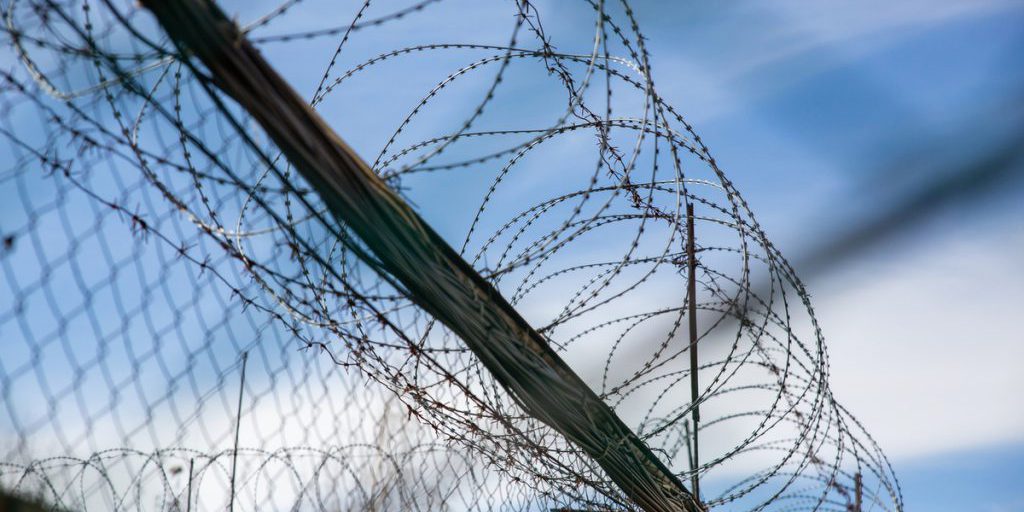 Incidente stradale in Russia: autobus con ex detenuti della Carelia coinvolto in un sinistro nella regione di Leningrado