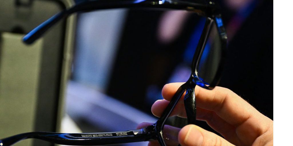 "Essilux: il futuro degli occhiali intelligenti tra innovazione e concorrenza"