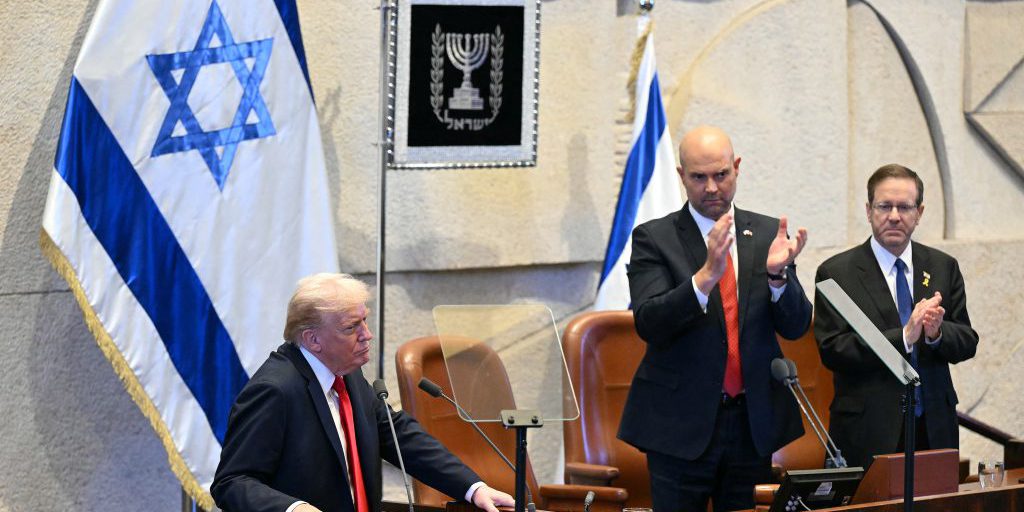 Vertice storico a Sharm el-Sheikh: leader mondiali celebrano l'accordo di pace a Gaza dopo il rilascio degli ostaggi israeliani