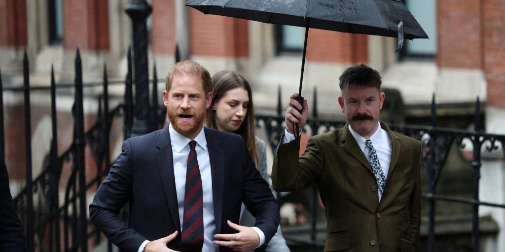 Enrique de Inglaterra: la monarchia lo ha impedito di intentare causa contro la stampa