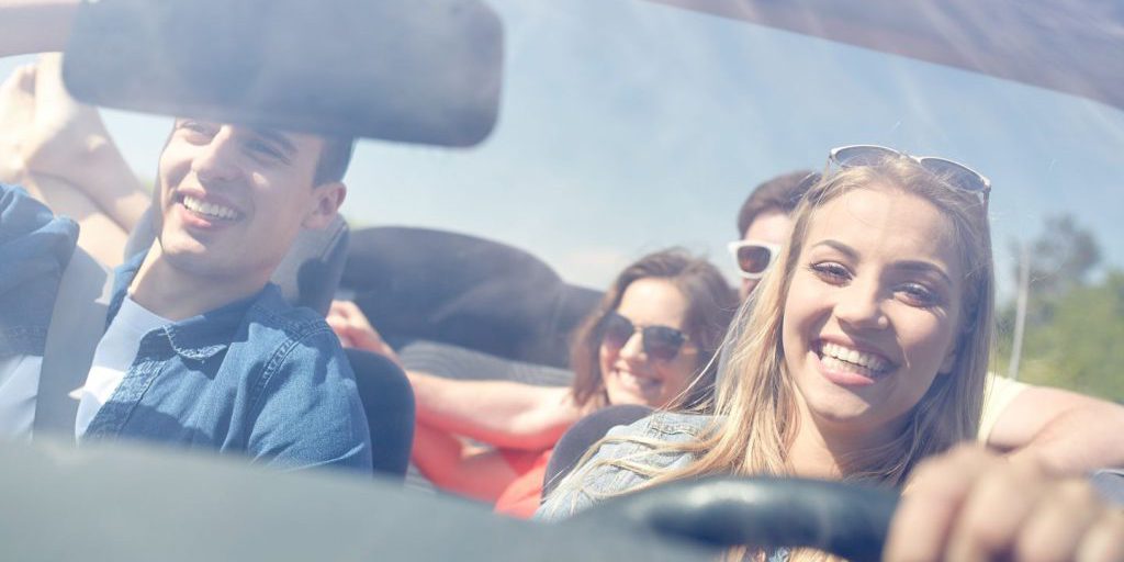 Credito auto, i giovani under 30 guidano la crescita del mercato con un aumento del 6,6% nel primo semestre dell'anno