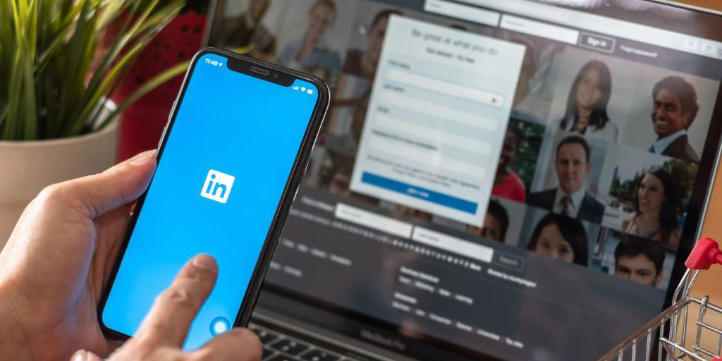 Anche Linkedin  vuole addestrare i modelli di intelligenza artificiale con i nostri dati