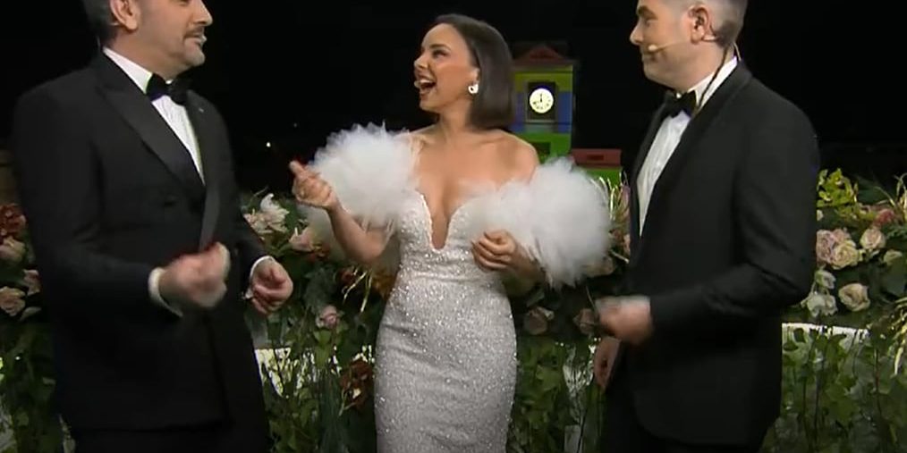 Chenoa, nuova presentatrice delle Campanadas 2026, indossa un abito di paillettes e scollatura audace creato in La Mancha