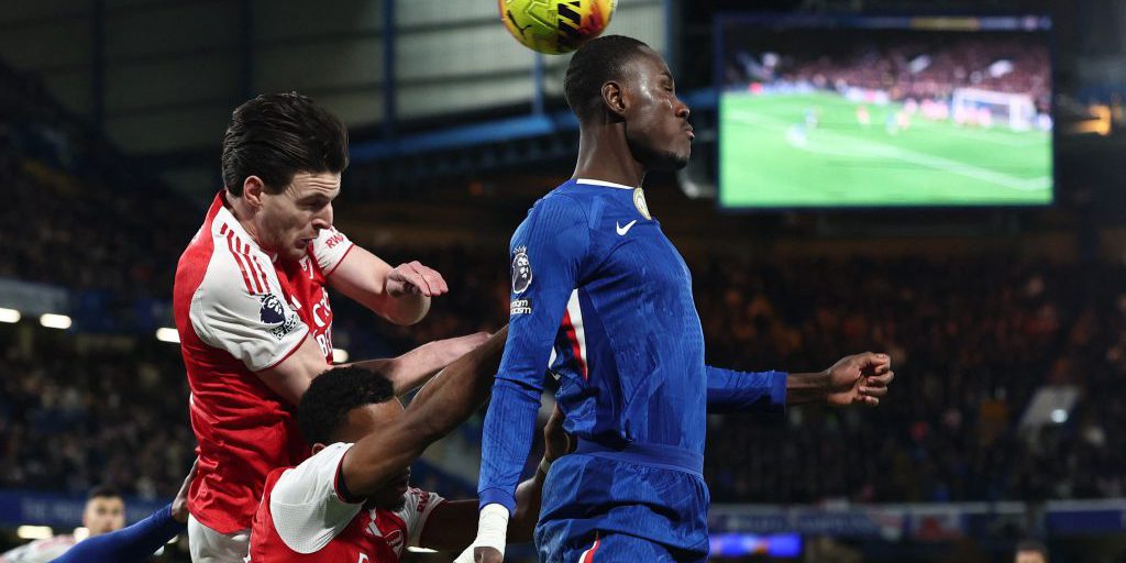 Arsenal pareggia 1‑1 con Chelsea, che gioca con un giocatore in meno dopo l’espulsione di Caicedo
